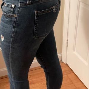 Low rise skinny jeans, size is 27 from brand name Pistola.